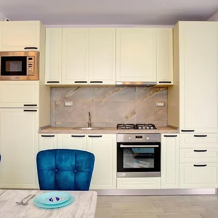 Apartament Madagascar By Alz 3*
